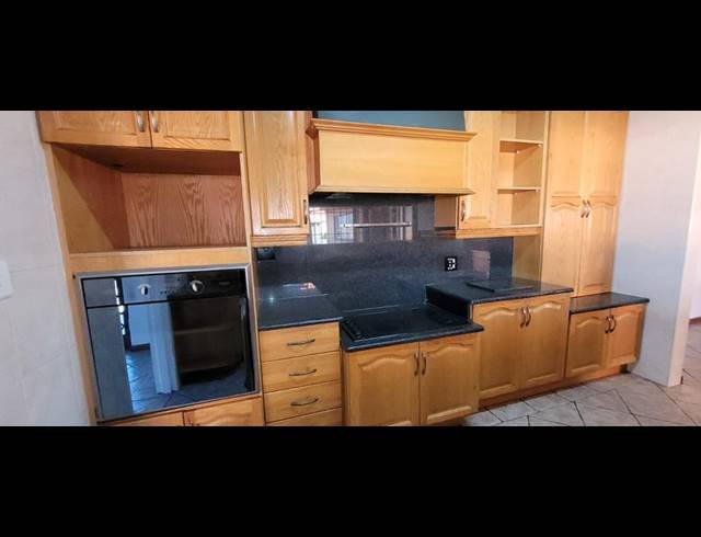 4 BEDROOM HOUSE FOR SALE IN GLENVISTA